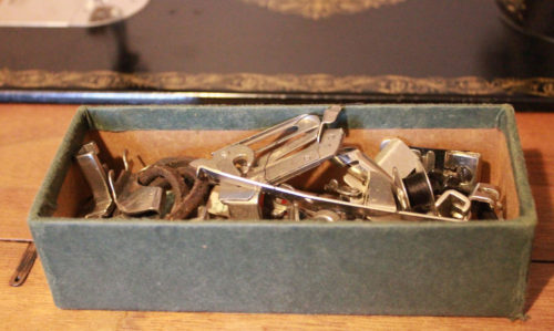 Singer Box of Attachments / Feet