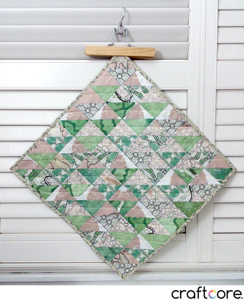 HST mini quilt with diagonal quilting
