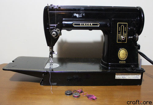 Singer 301 review and vintage sewing machine showcase